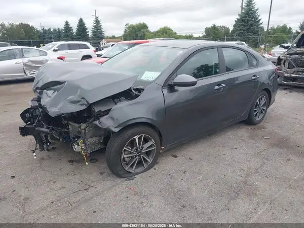 3KPF24ADXRE817588 2024 KIA FORTE - Image 2