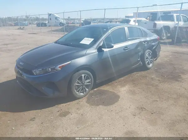 3KPF24ADXRE818885 2024 KIA FORTE - Image 2