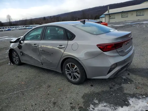 3KPF24ADXRE820782 2024 KIA FORTE - Image 2