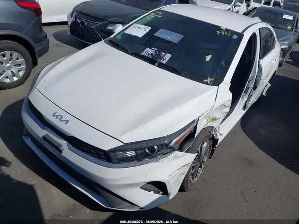 3KPF24ADXRE825772 2024 KIA FORTE - Image 2