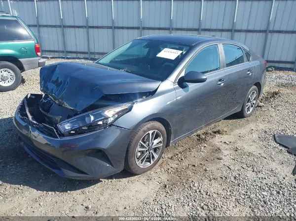 3KPF24ADXRE826131 2024 KIA FORTE - Image 2
