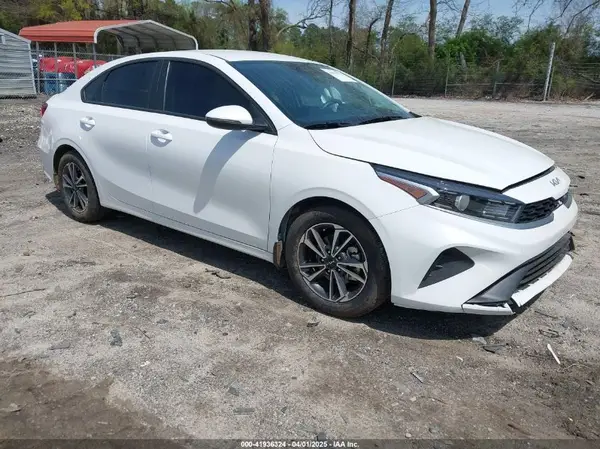 3KPF24ADXRE827277 2024 KIA FORTE - Image 1