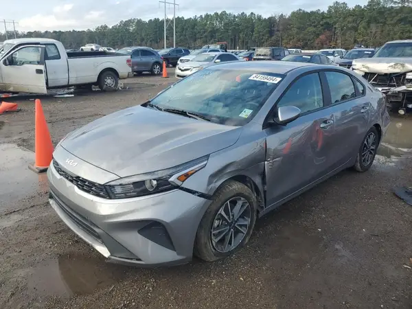 3KPF24ADXRE827912 2024 KIA FORTE - Image 1