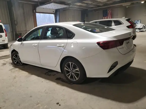 3KPF24ADXRE828249 2024 KIA FORTE - Image 2