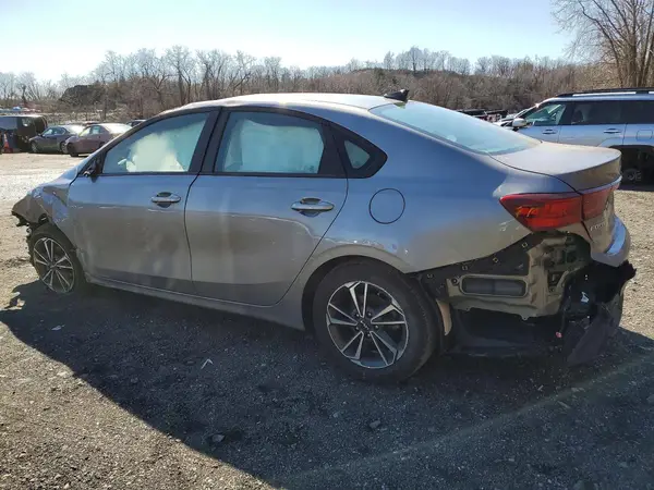 3KPF24ADXRE828929 2024 KIA FORTE - Image 2