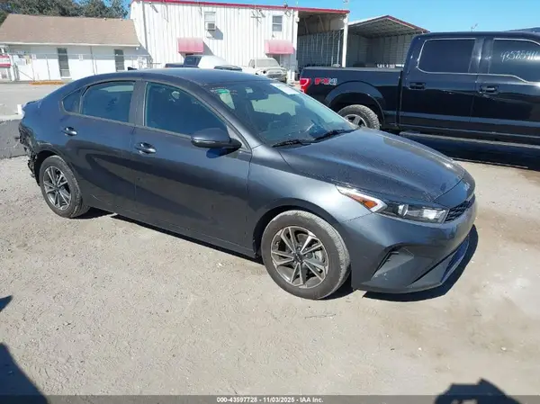 3KPF24ADXRE836299 2024 KIA FORTE - Image 1
