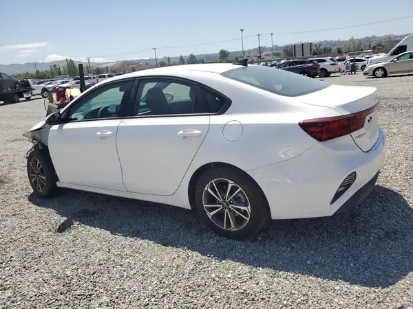 3KPF24ADXRE837436 2024 KIA FORTE - Image 2