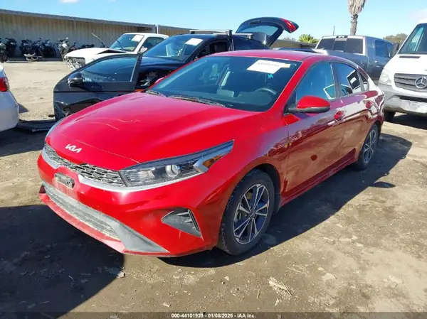 3KPF24ADXRE837565 2024 KIA FORTE - Image 2