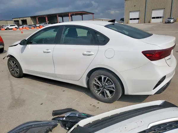3KPF24ADXRE837744 2024 KIA FORTE - Image 2