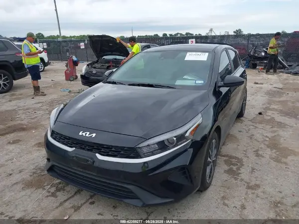 3KPF24ADXRE837923 2024 KIA FORTE - Image 2