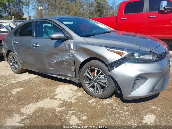 3KPF24ADXRE838070 2024 KIA FORTE - Image 1