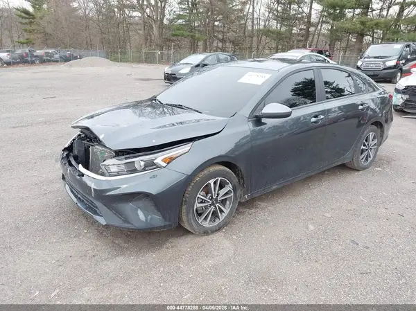 3KPF24ADXRE840384 2024 KIA FORTE - Image 2