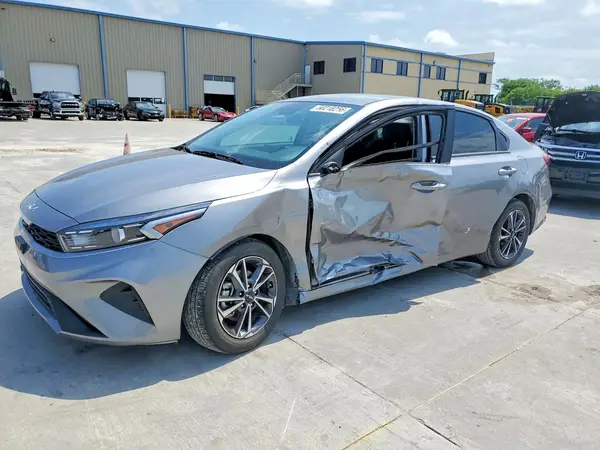 3KPF24ADXRE840966 2024 KIA FORTE - Image 1