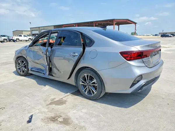 3KPF24ADXRE840966 2024 KIA FORTE - Image 2