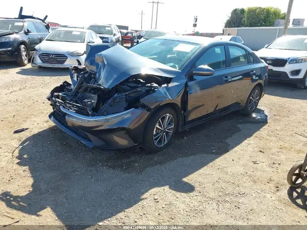 3KPF24ADXRE841065 2024 KIA FORTE - Image 2