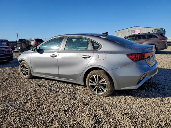 3KPF24ADXRE841194 2024 KIA FORTE - Image 2