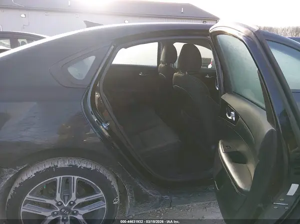 3KPF34AD0KE015683 2019 KIA FORTE - Image 8