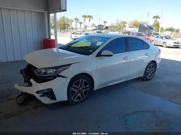 3KPF34AD0KE018485 2019 KIA FORTE - Image 2