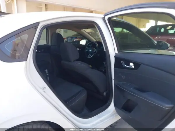3KPF34AD0KE018485 2019 KIA FORTE - Image 8