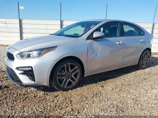 3KPF34AD0KE020351 2019 KIA FORTE - Image 2