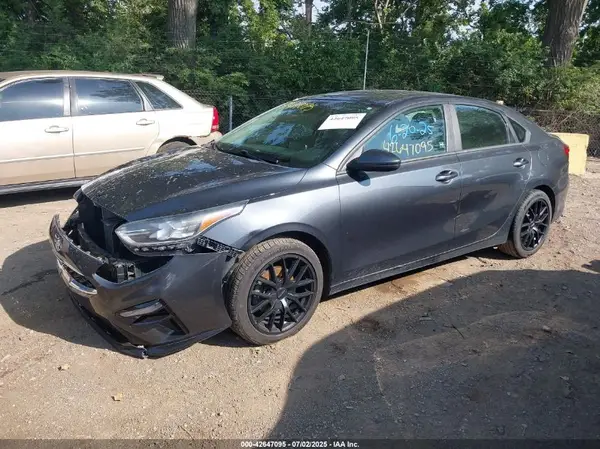 3KPF34AD0KE031415 2019 KIA FORTE - Image 2