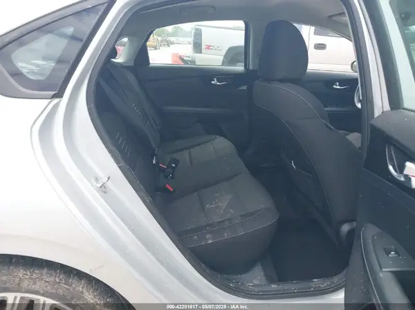 3KPF34AD0KE042219 2019 KIA FORTE - Image 8