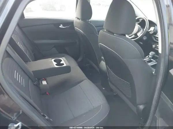 3KPF34AD0KE110678 2019 KIA FORTE - Image 8