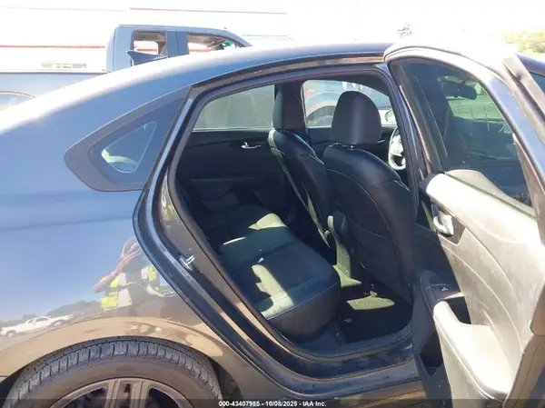 3KPF34AD0ME268585 2021 KIA FORTE - Image 8