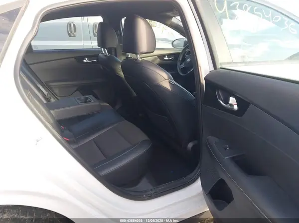 3KPF34AD0ME282275 2021 KIA FORTE - Image 8