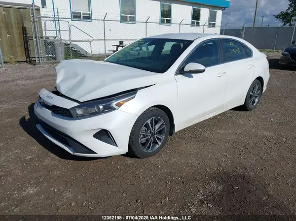 3KPF34AD0NE442737 2022 KIA FORTE - Image 2