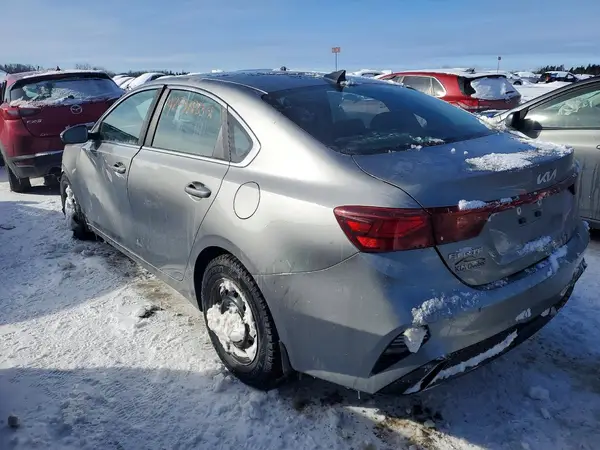 3KPF34AD0NE457884 2022 KIA FORTE - Image 2