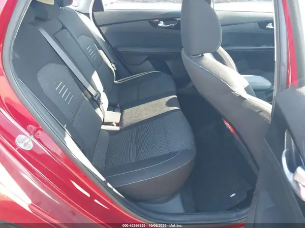 3KPF34AD1KE006863 2019 KIA FORTE - Image 8