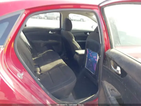 3KPF34AD1KE019628 2019 KIA FORTE - Image 8