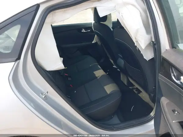 3KPF34AD1KE020682 2019 KIA FORTE - Image 8