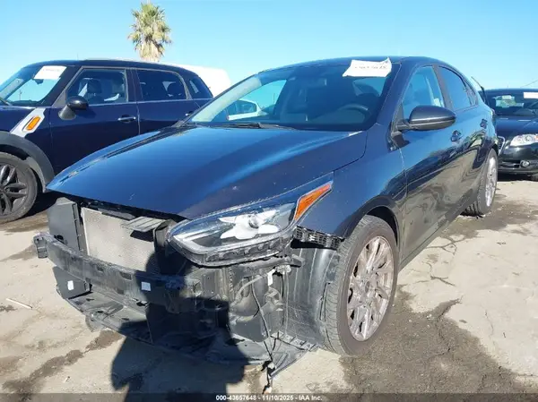 3KPF34AD1KE021007 2019 KIA FORTE - Image 2