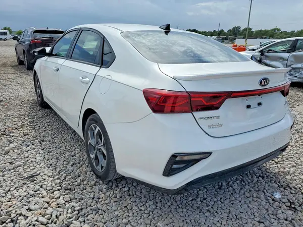 3KPF34AD1KE025798 2019 KIA FORTE - Image 2