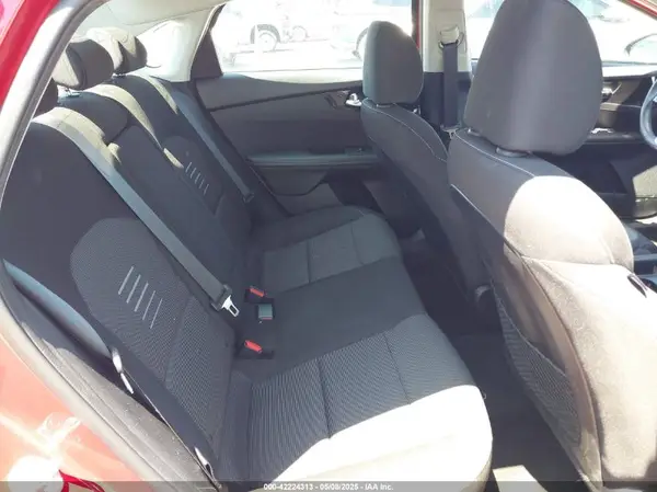 3KPF34AD1KE068201 2019 KIA FORTE - Image 8