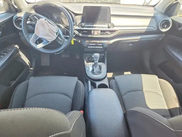 3KPF34AD1KE071910 2019 KIA FORTE - Image 8
