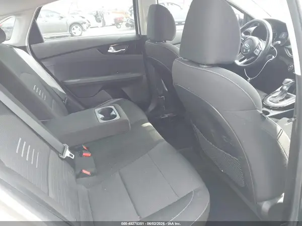 3KPF34AD1KE076279 2019 KIA FORTE - Image 8