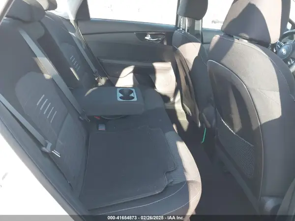 3KPF34AD2KE017130 2019 KIA FORTE - Image 8