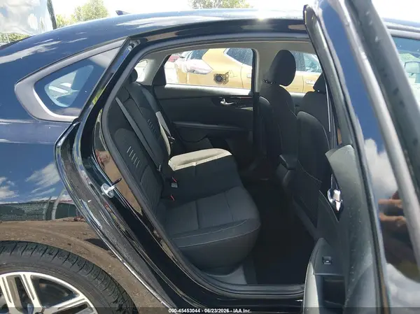 3KPF34AD2KE070569 2019 KIA FORTE - Image 8