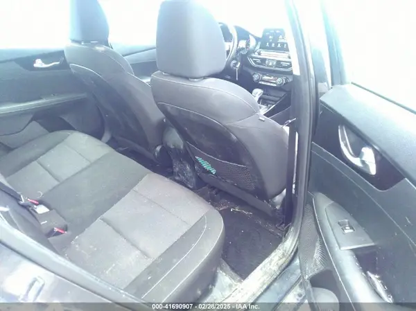 3KPF34AD2KE074749 2019 KIA FORTE - Image 8
