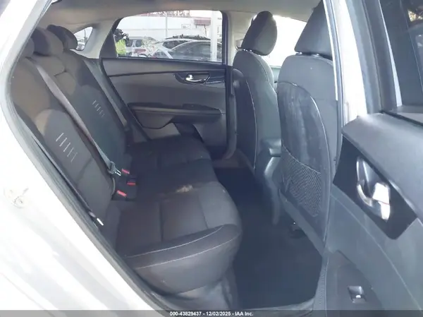 3KPF34AD2KE134738 2019 KIA FORTE - Image 8