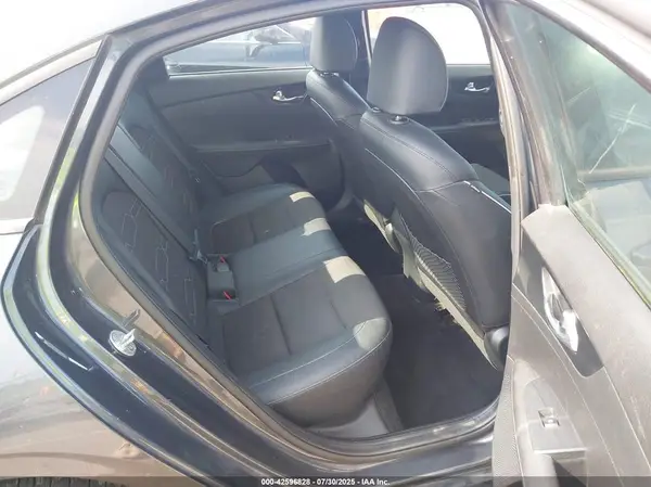 3KPF34AD2ME268586 2021 KIA FORTE - Image 8