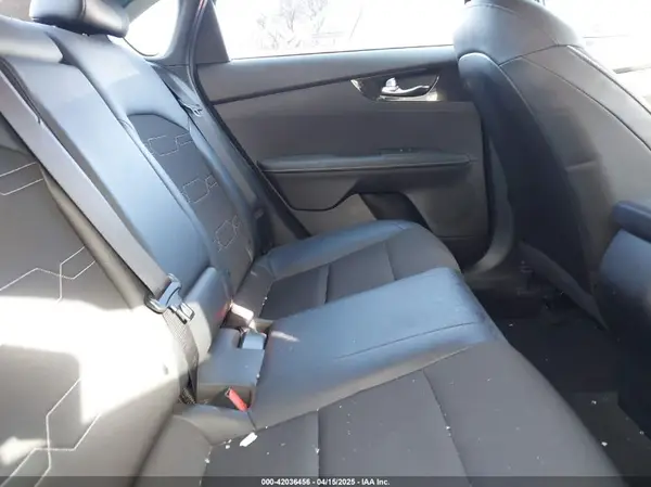 3KPF34AD2ME365349 2021 KIA FORTE - Image 8