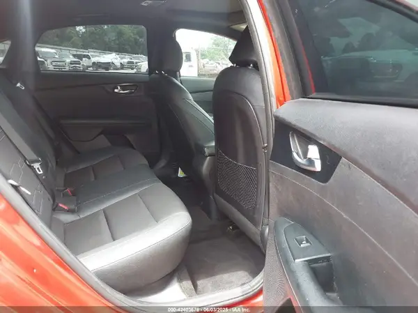 3KPF34AD2ME386105 2021 KIA FORTE - Image 8