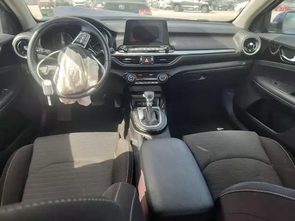3KPF34AD3KE020070 2019 KIA FORTE - Image 8