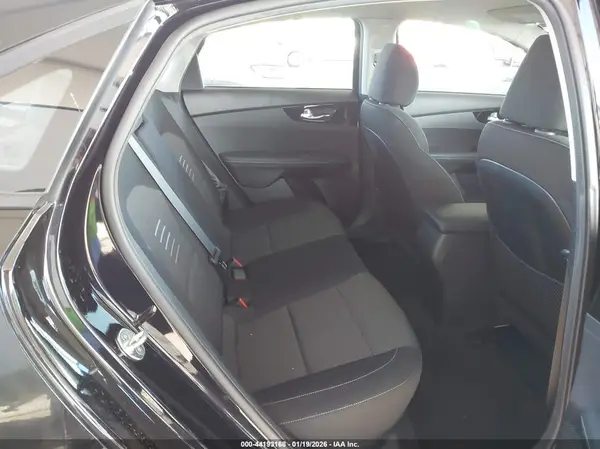 3KPF34AD3KE065803 2019 KIA FORTE - Image 8