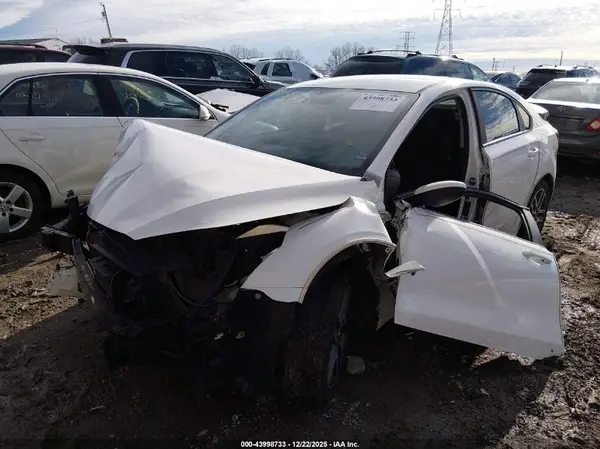 3KPF34AD3KE113929 2019 KIA FORTE - Image 2