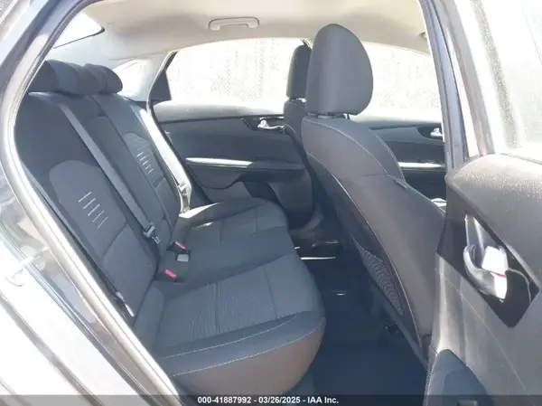 3KPF34AD4KE016075 2019 KIA FORTE - Image 8